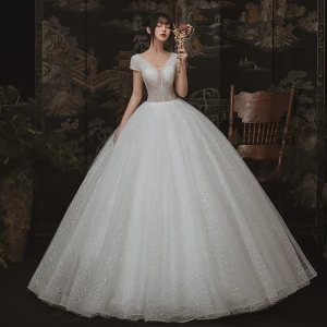 High End Ivory Creme Spitze Brautkleider Hochzeitskleider 2020 Ballkleid Durchsichtige Tiefer V Ausschnitt Kurze Ärmel Rückenfreies Handgefertigt Perlenstickerei Glanz Tülle Lange Rüschen