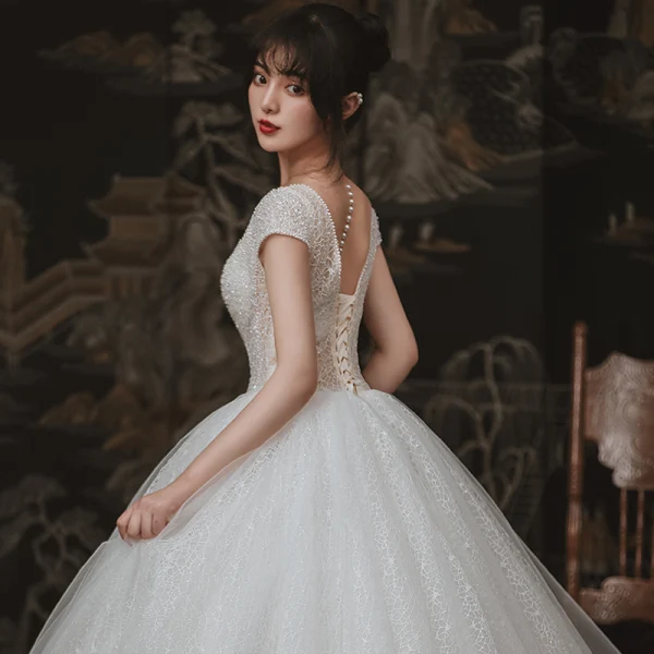 High End Ivory / Creme Spitze Brautkleider / Hochzeitskleider 2020 Ballkleid Durchsichtige Tiefer V-Ausschnitt Kurze Ärmel Rückenfreies Handgefertigt Perlenstickerei Glanz Tülle Lange Rüschen