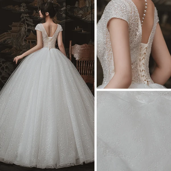 High End Ivory / Creme Spitze Brautkleider / Hochzeitskleider 2020 Ballkleid Durchsichtige Tiefer V-Ausschnitt Kurze Ärmel Rückenfreies Handgefertigt Perlenstickerei Glanz Tülle Lange Rüschen
