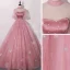 Vintage / Originale Rose Bonbon Robe De Bal 2020 Robe Boule Transparentes Col Haut Gonflée Manches Courtes Faux Diamant Appliques En Dentelle Paillettes Longue Volants