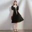 Style Victorien Noire de retour Robe De Graduation 2020 Princesse Encolure Carrée Gonflée Manches Courtes Noeud Mi-Longues Volants Dos Nu Robe De Ceremonie