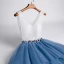 Zwei Töne Meeresblau Cocktailkleider 2020 A Linie V-Ausschnitt Ärmellos Strass Stoffgürtel Glanz Polyester Knielang Rüschen Rückenfreies Festliche Kleider