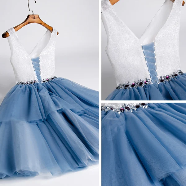 Zwei Töne Meeresblau Cocktailkleider 2020 A Linie V-Ausschnitt Ärmellos Strass Stoffgürtel Glanz Polyester Knielang Rüschen Rückenfreies Festliche Kleider