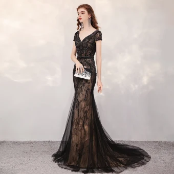 Haut De Gamme Noire Dentelle Robe De Soirée 2020 Trompette Sirène V Cou Manches Courtes Faux Diamant Perlage Train De Balayage Volants Dos Nu Robe De Ceremonie