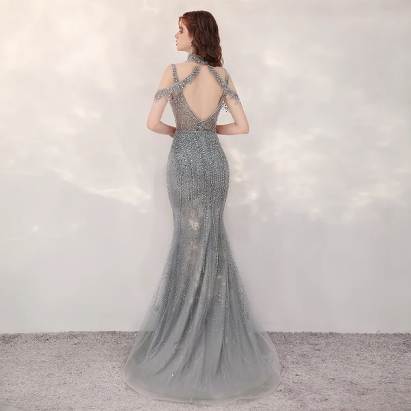 Sexy Gris Robe De Soirée 2020 Trompette / Sirène Transparentes Col v profond Sans Manches Fait main Perlage Train De Balayage Dos Nu Robe De Ceremonie