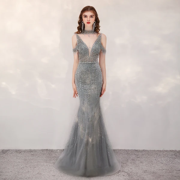 Sexy Gris Robe De Soirée 2020 Trompette / Sirène Transparentes Col v profond Sans Manches Fait main Perlage Train De Balayage Dos Nu Robe De Ceremonie