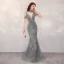 Sexy Gris Robe De Soirée 2020 Trompette / Sirène Transparentes Col v profond Sans Manches Fait main Perlage Train De Balayage Dos Nu Robe De Ceremonie
