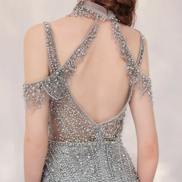 Sexy Gris Robe De Soirée 2020 Trompette / Sirène Transparentes Col v profond Sans Manches Fait main Perlage Train De Balayage Dos Nu Robe De Ceremonie