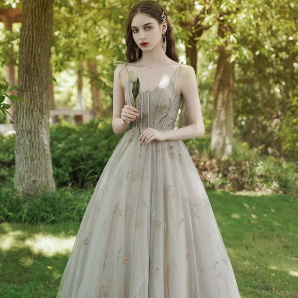 Élégant Champagne Robe De Bal 2020 Princesse Bretelles Spaghetti Sans Manches Appliques En Dentelle Faux Diamant Longue Volants Dos Nu Robe De Ceremonie