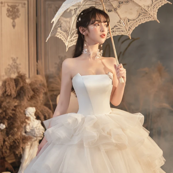 Romantique Ivoire La Mariée Robe De Mariée 2020 Robe Boule Bustier Sans Manches Dos Nu Glitter Tulle Cathedral Train Volants