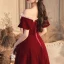 Schlicht Rot Velour Abendkleider 2020 A Linie Off Shoulder Glockenhülsen Lange Rüschen Rückenfreies Festliche Kleider