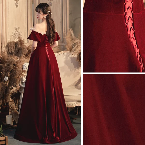 Schlicht Rot Velour Abendkleider 2020 A Linie Off Shoulder Glockenhülsen Lange Rüschen Rückenfreies Festliche Kleider