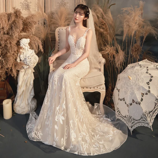 Illusion Champagne Transparentes La Mariée Robe De Mariée 2020 Trompette / Sirène Encolure Dégagée Sans Manches Dos Nu Appliques En Dentelle Perlage Train De Balayage Volants
