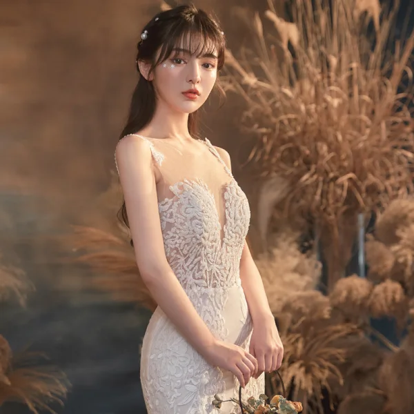 Illusion Champagne Transparentes La Mariée Robe De Mariée 2020 Trompette / Sirène Encolure Dégagée Sans Manches Dos Nu Appliques En Dentelle Perlage Train De Balayage Volants