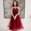 Chic / Belle Bordeaux Robe De Cocktail 2020 Princesse Bretelles Spaghetti Sans Manches Appliques En Dentelle Perlage Paillettes Thé Longueur Volants Dos Nu Robe De Ceremonie