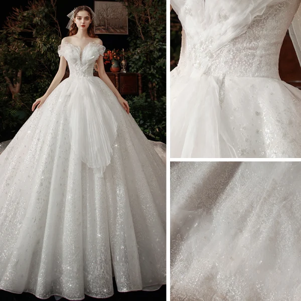 Chic / Belle Blanche La Mariée Robe De Mariée 2020 Robe Boule De l'épaule Manches Courtes Dos Nu Glitter Tulle Cathedral Train Volants
