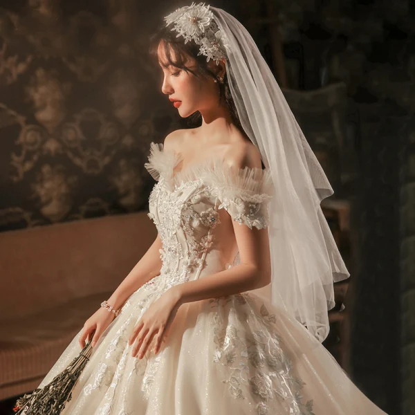 Römisch Champagner Hochzeits Brautkleider / Hochzeitskleider 2020 Ballkleid Off Shoulder Kurze Ärmel Rückenfreies Applikationen Spitze Perlenstickerei Glanz Tülle Kathedrale Schleppe Rüschen
