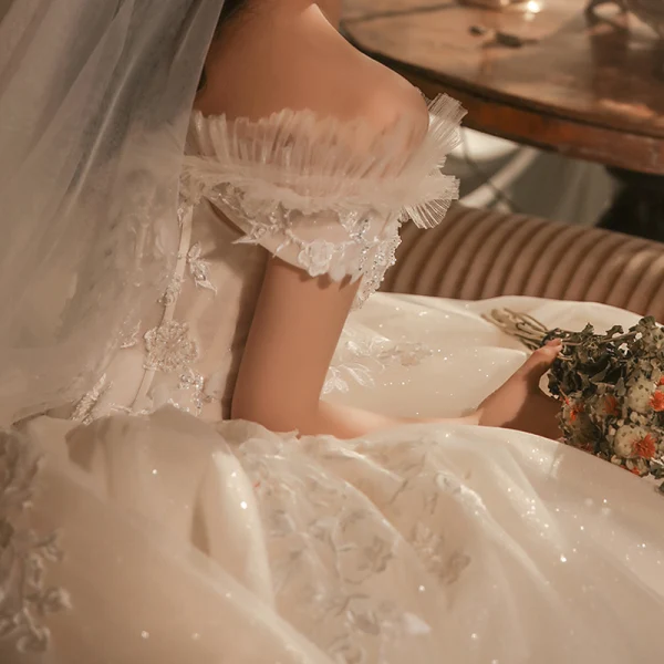 Römisch Champagner Hochzeits Brautkleider / Hochzeitskleider 2020 Ballkleid Off Shoulder Kurze Ärmel Rückenfreies Applikationen Spitze Perlenstickerei Glanz Tülle Kathedrale Schleppe Rüschen