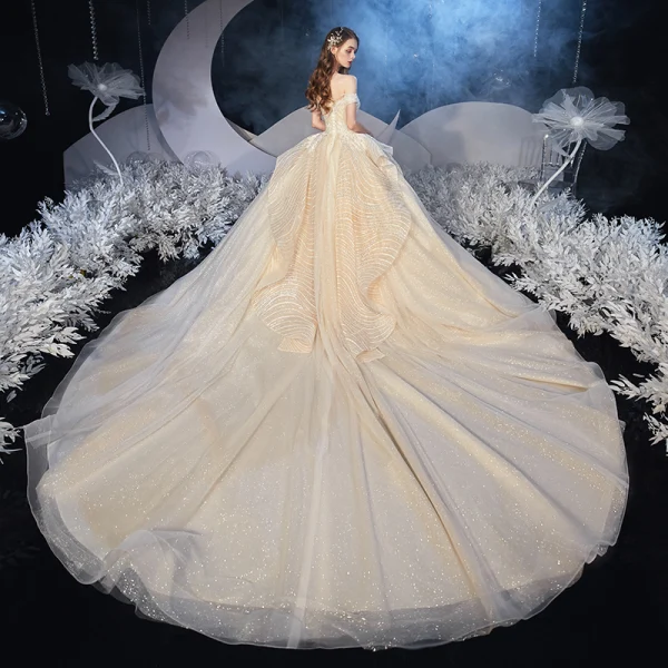 Elegante Champagner Hochzeits Brautkleider / Hochzeitskleider 2020 Ballkleid Off Shoulder Kurze Ärmel Rückenfreies Applikationen Spitze Pailletten Glanz Tülle Kathedrale Schleppe Rüschen