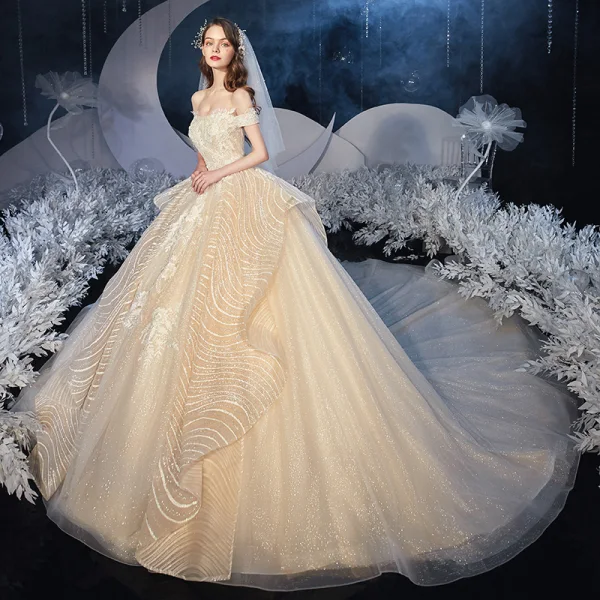 Elegante Champagner Hochzeits Brautkleider / Hochzeitskleider 2020 Ballkleid Off Shoulder Kurze Ärmel Rückenfreies Applikationen Spitze Pailletten Glanz Tülle Kathedrale Schleppe Rüschen
