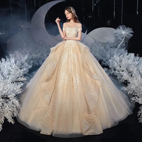 Elegante Champagner Hochzeits Brautkleider / Hochzeitskleider 2020 Ballkleid Off Shoulder Kurze Ärmel Rückenfreies Applikationen Spitze Pailletten Glanz Tülle Kathedrale Schleppe Rüschen