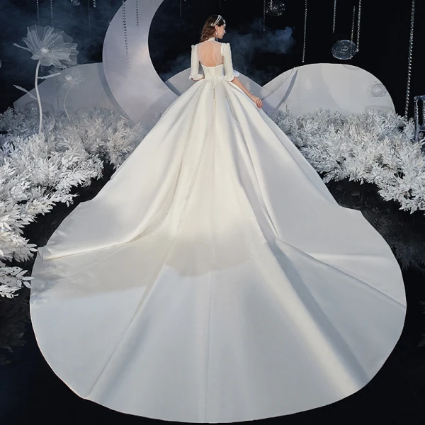 Vintage / Originale Ivoire Satin La Mariée Robe De Mariée 2020 Robe Boule Transparentes Col Haut 1/2 Manches Dos Nu Cathedral Train Volants