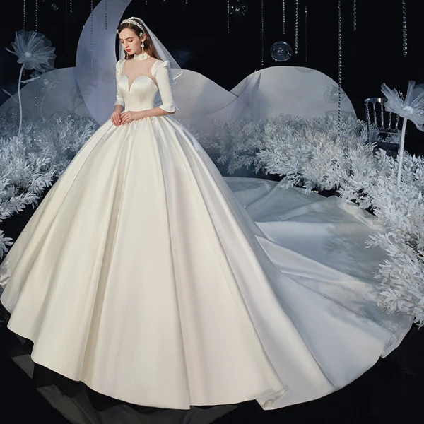 Vintage / Originale Ivoire Satin La Mariée Robe De Mariée 2020 Robe Boule Transparentes Col Haut 1/2 Manches Dos Nu Cathedral Train Volants