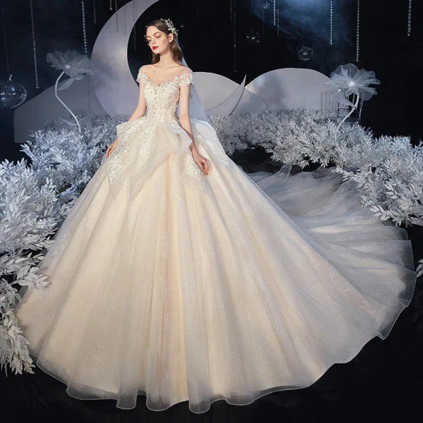 Romantique Champagne La Mariée Robe De Mariée 2020 Princesse Transparentes Encolure Dégagée Sans Manches Dos Nu Appliques En Dentelle Perlage Glitter Tulle Chapel Train Volants