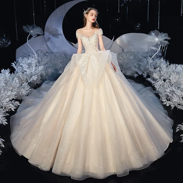 Romantique Champagne La Mariée Robe De Mariée 2020 Princesse Transparentes Encolure Dégagée Sans Manches Dos Nu Appliques En Dentelle Perlage Glitter Tulle Chapel Train Volants