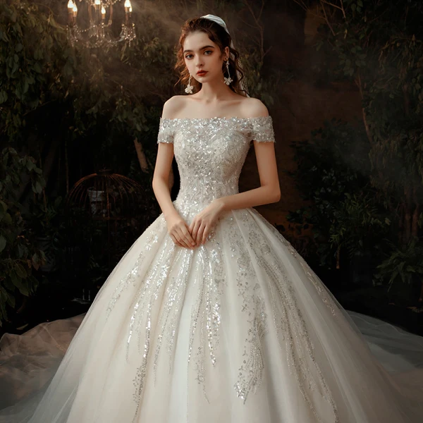 Chic / Belle Champagne La Mariée Robe De Mariée 2020 Robe Boule De l'épaule Manches Courtes Dos Nu Appliques Paillettes Cathedral Train Volants