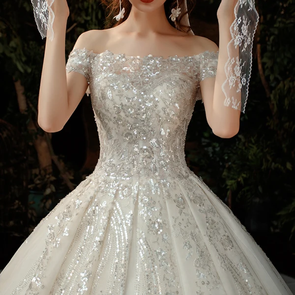 Chic / Belle Champagne La Mariée Robe De Mariée 2020 Robe Boule De l'épaule Manches Courtes Dos Nu Appliques Paillettes Cathedral Train Volants