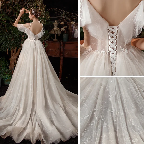 Champagner Garten / Im Freien Leichtes Brautkleider / Hochzeitskleider 2020 A Linie Spaghettiträger Kurze Ärmel Rückenfreies Glanz Tülle Sweep / Pinsel Zug Rüschen