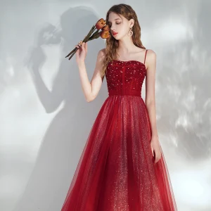 Elegant Burgunder Selskapskjoler 2020 Prinsesse Spaghettistropper Uten Ermer Paljetter Beading Glitter Tyll Lange Buste Ryggløse Formelle Kjoler