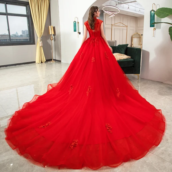 Style Chinois Rouge La Mariée Robe De Mariée 2020 Robe Boule Transparentes Col Haut Sans Manches Dos Nu Appliques En Dentelle Perlage Cathedral Train Volants