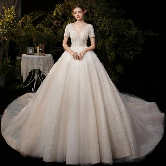 Abordable Champagne La Mariée Robe De Mariée 2020 Robe Boule V Cou Manches Courtes Dos Nu Perlage Perle Glitter Tulle Cathedral Train Volants