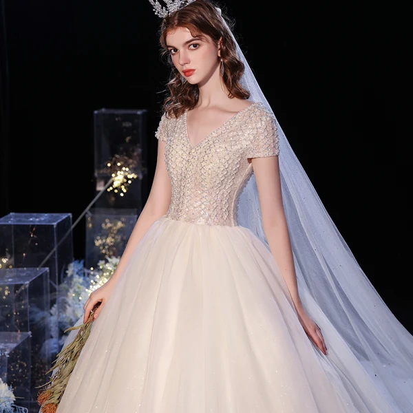 Mode Champagne La Mariée Robe De Mariée 2020 Robe Boule V-Cou Manches Courtes Perlage Perle Glitter Tulle Cathedral Train Volants