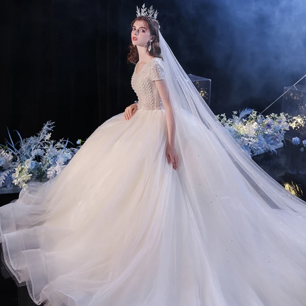 Mode Champagne La Mariée Robe De Mariée 2020 Robe Boule V-Cou Manches Courtes Perlage Perle Glitter Tulle Cathedral Train Volants