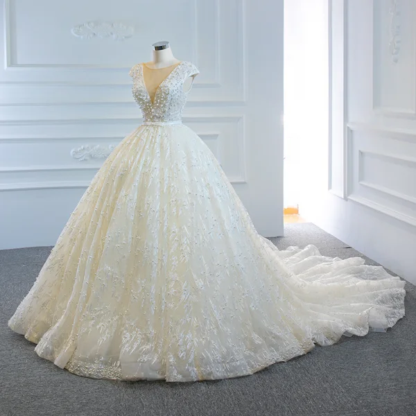 Luxe Ivoire La Mariée Robe De Mariée 2020 Robe Boule Transparentes Col v profond Sans Manches Dos Nu Appliques En Dentelle Perlage Perle Noeud Ceinture