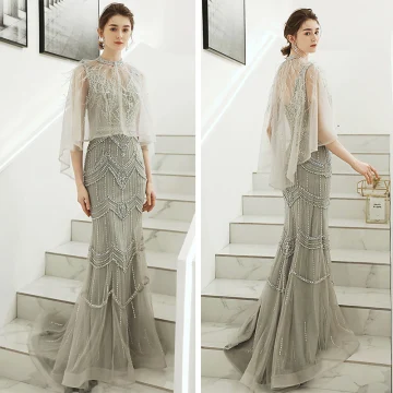 Haut De Gamme Gris Robe De Soirée Avec Châle 2020 Trompette Sirène Col V Profond Sans Manches Paillettes Perlage Plumes Train De Balayage Volants Dos Nu Robe De Ceremonie