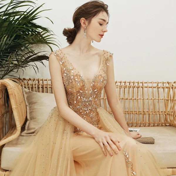Sexy Champagne Col v profond Robe De Soirée 2020 Princesse Transparentes Sans Manches Faux Diamant Perlage Train De Balayage Dos Nu Volants Robe De Ceremonie