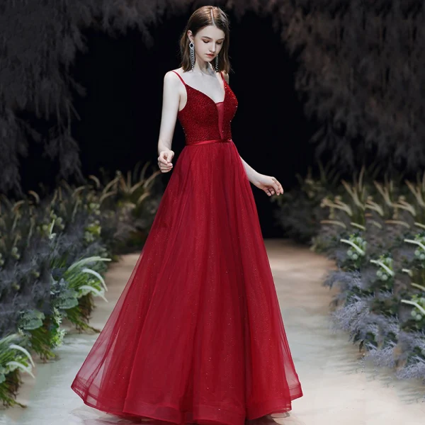 Sexy Bordeaux Robe De Bal 2020 Princesse Bretelles Spaghetti Col v profond Sans Manches Perlage Glitter Tulle Ceinture Longue Volants Dos Nu Robe De Ceremonie