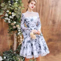 Élégant Blanche Organza Floral de retour Robe De Graduation 2020 Princesse Transparentes Col Haut Perlage Perle Manches de cloche Courte Robe De Ceremonie