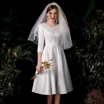 Vintage Elfenben Satin Brud Bröllopsklänningar 2020 Prinsessa V Hals 3 4 Ärm Halterneck Knälång Ruffle