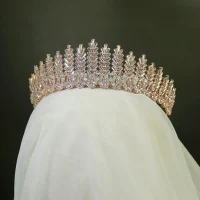 Wysokiej Klasy Złote Tiara Ozdoby Do Włosów Ślubne 2020 Stop Cyrkon Rhinestone Ślub Akcesoria