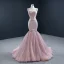 High End Rosa Roter Teppich Abendkleider 2020 Meerjungfrau Schultern Ärmellos Perlenstickerei Sweep / Pinsel Zug Rüschen Rückenfreies Festliche Kleider