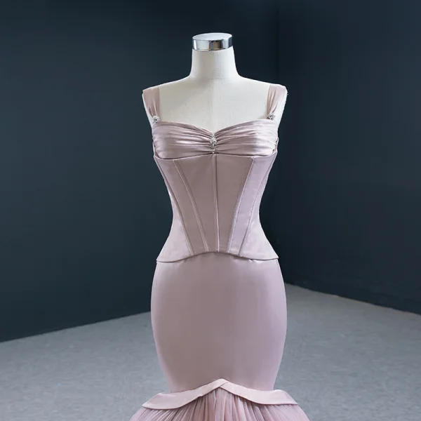 High End Rosa Roter Teppich Abendkleider 2020 Meerjungfrau Schultern Ärmellos Perlenstickerei Sweep / Pinsel Zug Rüschen Rückenfreies Festliche Kleider