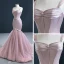 High End Rosa Roter Teppich Abendkleider 2020 Meerjungfrau Schultern Ärmellos Perlenstickerei Sweep / Pinsel Zug Rüschen Rückenfreies Festliche Kleider