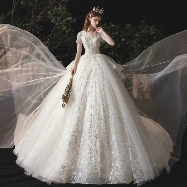Vintage / Originale Ivoire La Mariée Robe De Mariée 2020 Robe Boule V-Cou Manches Courtes Dos Nu Perlage Appliques Glitter Cathedral Train Volants