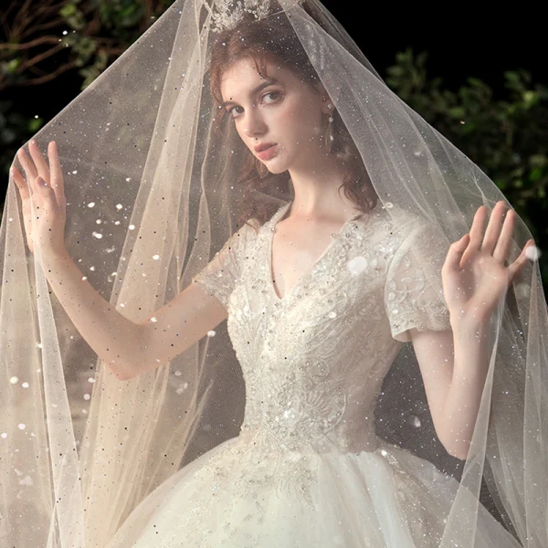 Vintage / Originale Ivoire La Mariée Robe De Mariée 2020 Robe Boule V-Cou Manches Courtes Dos Nu Perlage Appliques Glitter Cathedral Train Volants