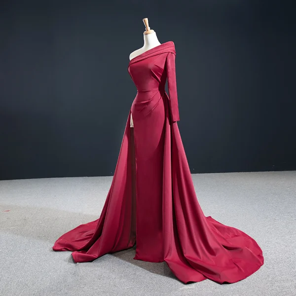 Schlicht Burgunderrot Satin Roter Teppich Abendkleider 2020 A Linie One-Shoulder Lange Ärmel Gespaltete Front Hof-Schleppe Rückenfreies Festliche Kleider